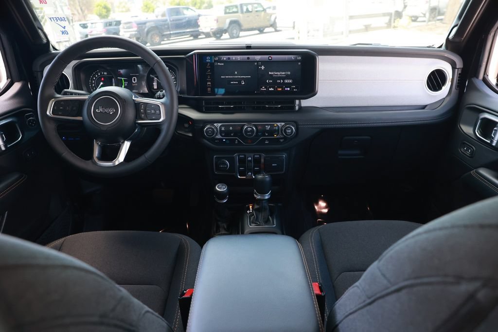 Used 2025 Jeep Wrangler Unlimited Sahara AWD/4WD image 28