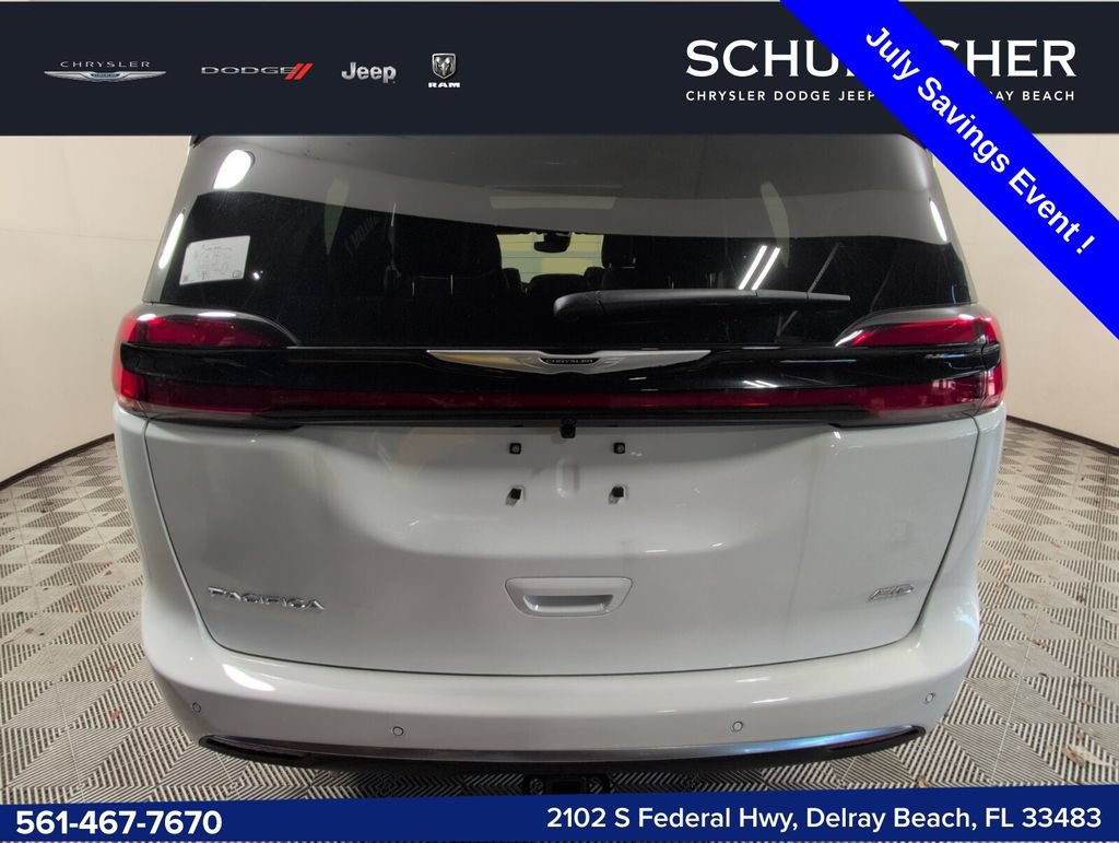 New 2025 Chrysler Pacifica Pinnacle w/ Trailer Tow Group AWD/4WD image 9