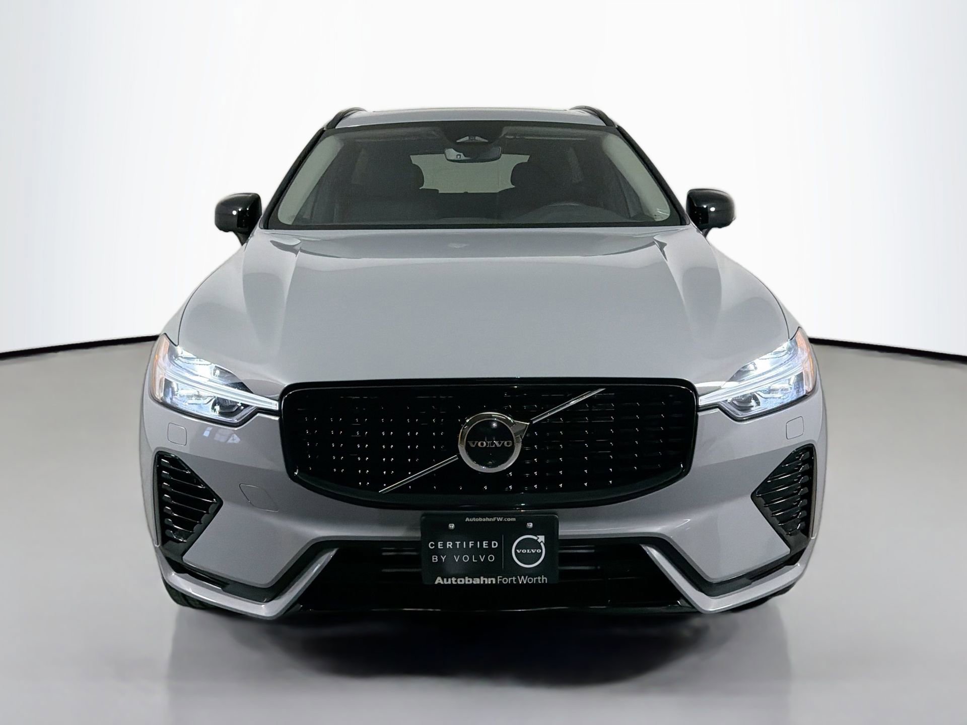 Certified 2025 Volvo XC60 T8 Plus w/ Protection Package Premier image 2