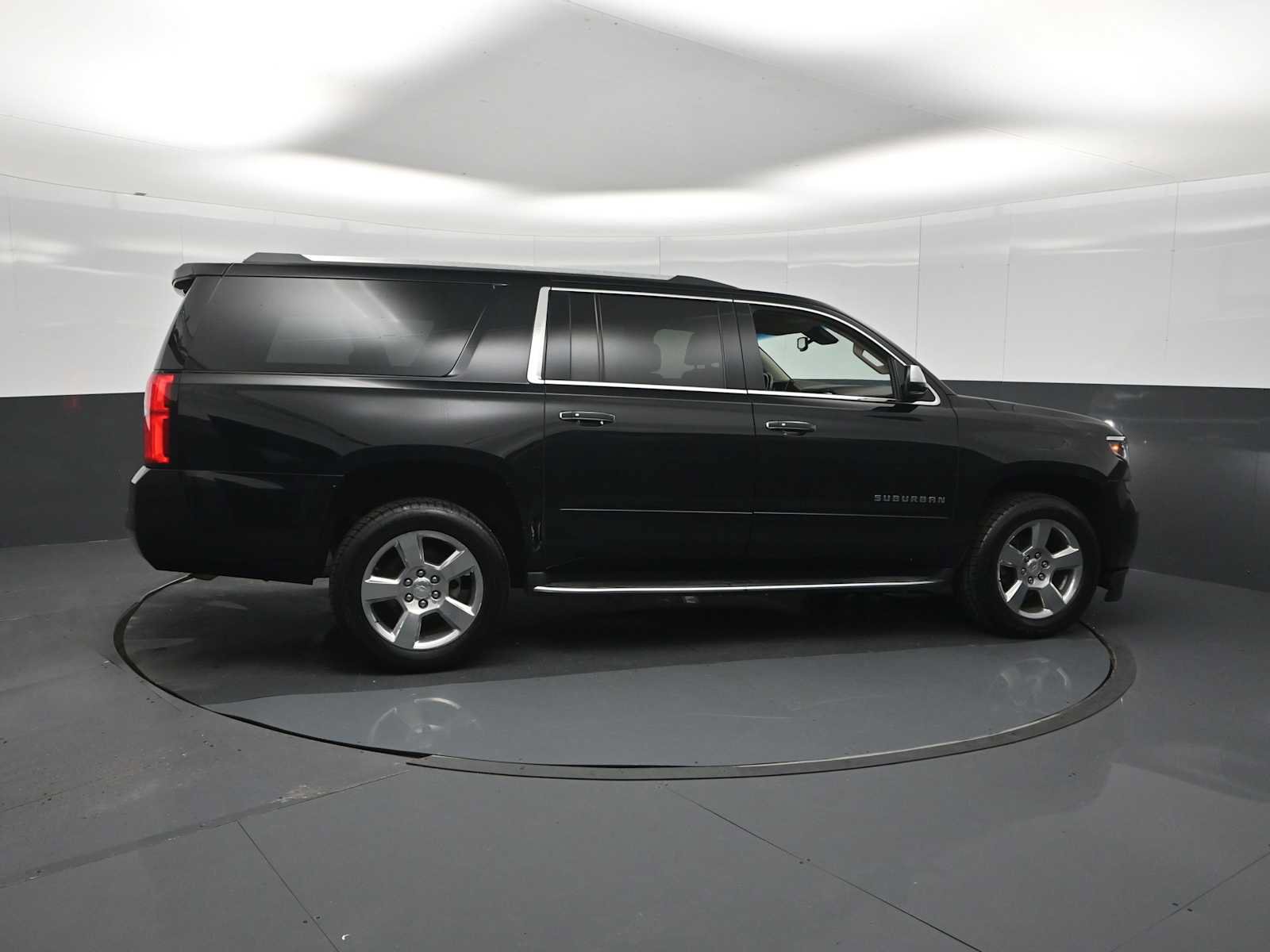 Used 2019 Chevrolet Suburban Premier AWD/4WD image 9