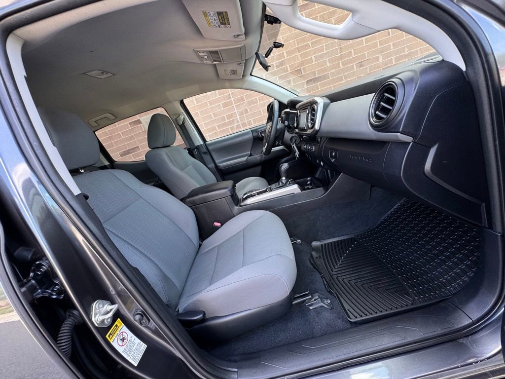 Used 2016 Toyota Tacoma SR5 w/ Towing Package RWD image 18