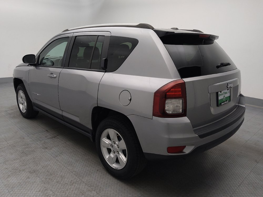 Used 2017 Jeep Compass Latitude FWD image 5