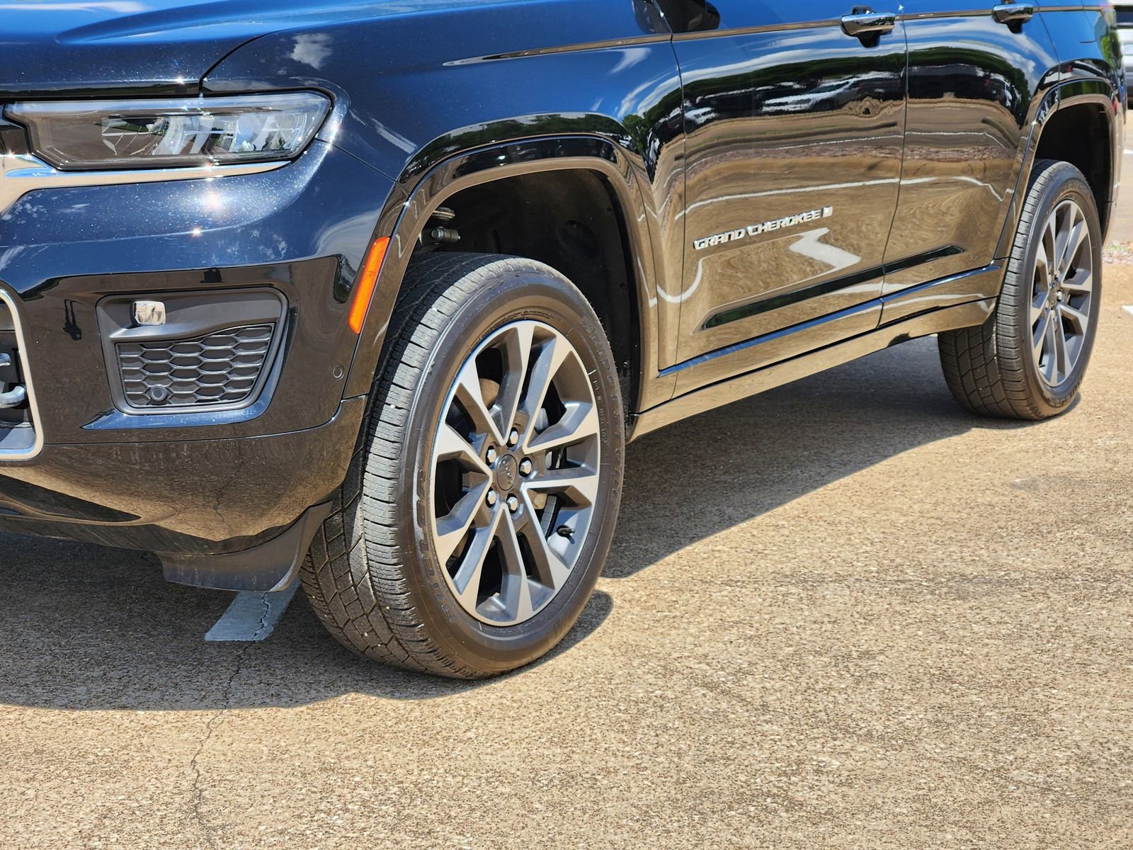 Used 2022 Jeep Grand Cherokee Overland image 12