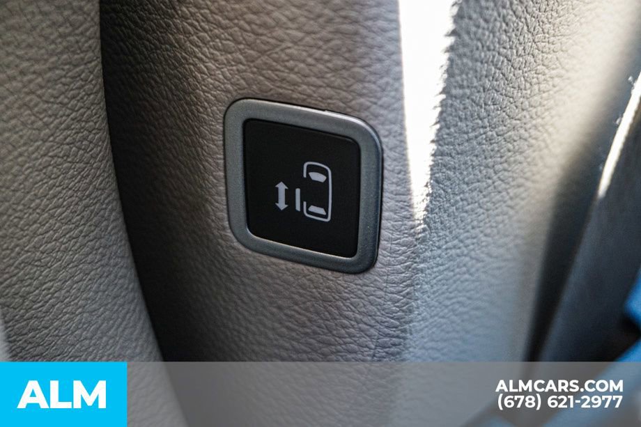 Used 2024 Chrysler Pacifica Select image 36