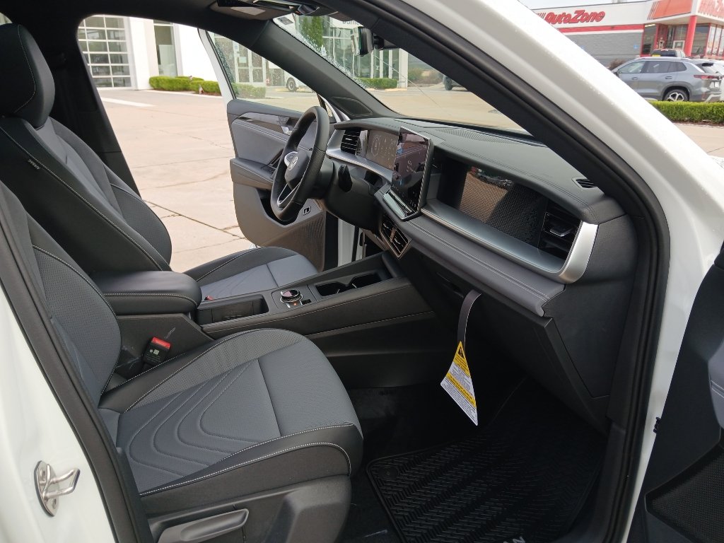 New 2026 Volkswagen Tiguan SE R-Line AWD/4WD image 24