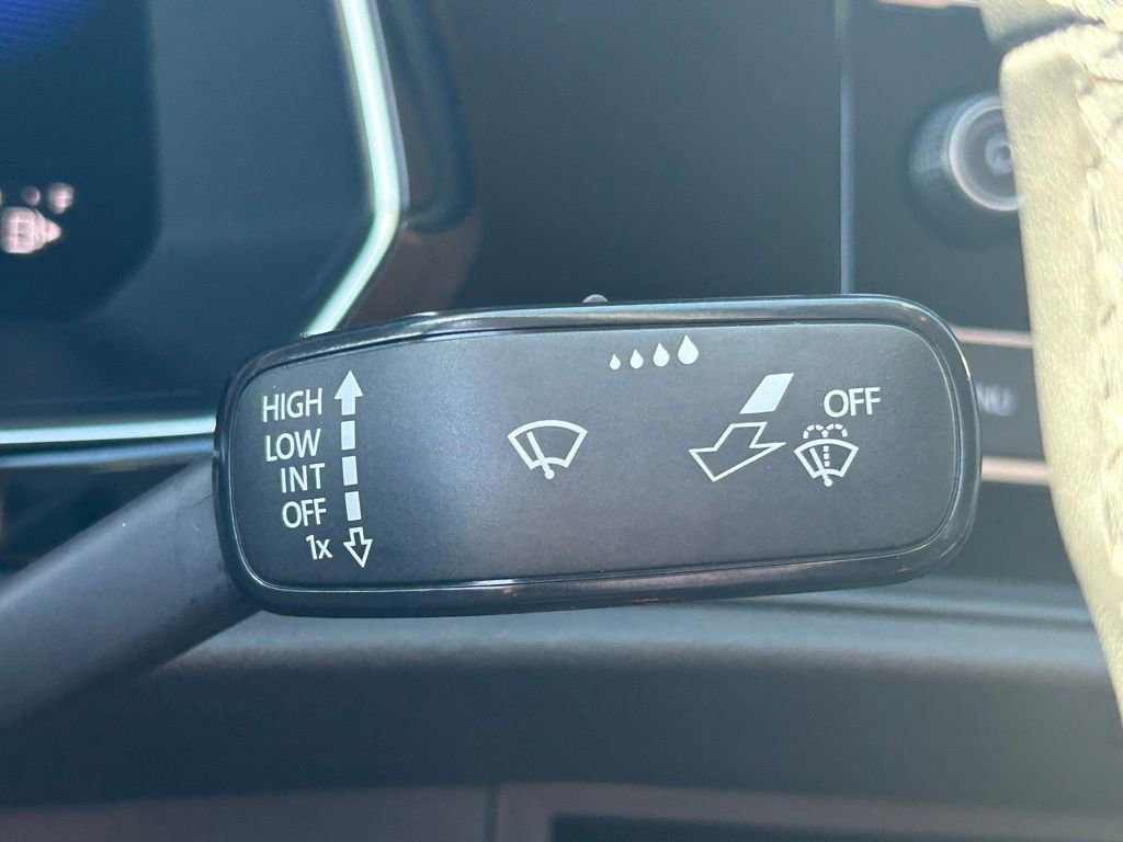 Used 2023 Volkswagen Jetta SE image 28