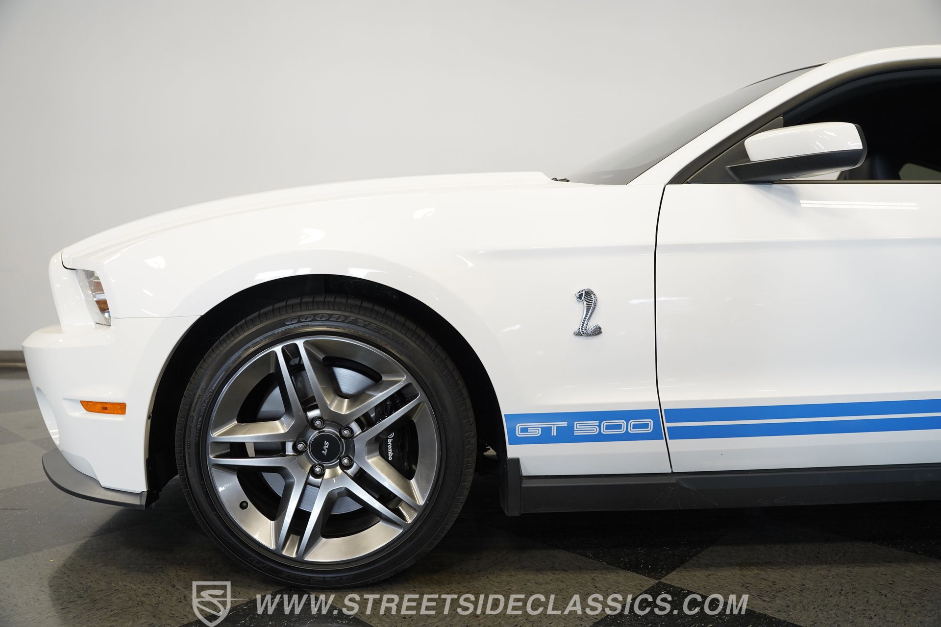 Used 2010 Ford Mustang Shelby GT500 image 25