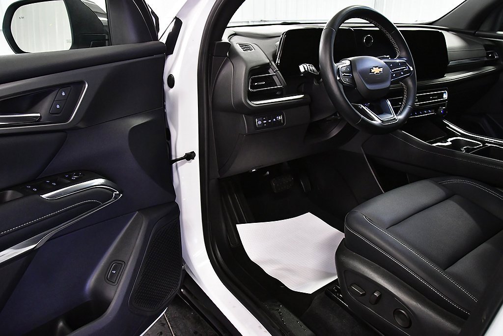 Used 2025 Chevrolet Traverse LT image 14