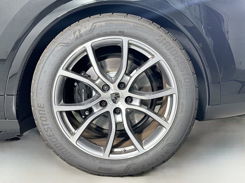 New 2025 Porsche Cayenne Turbo image 34
