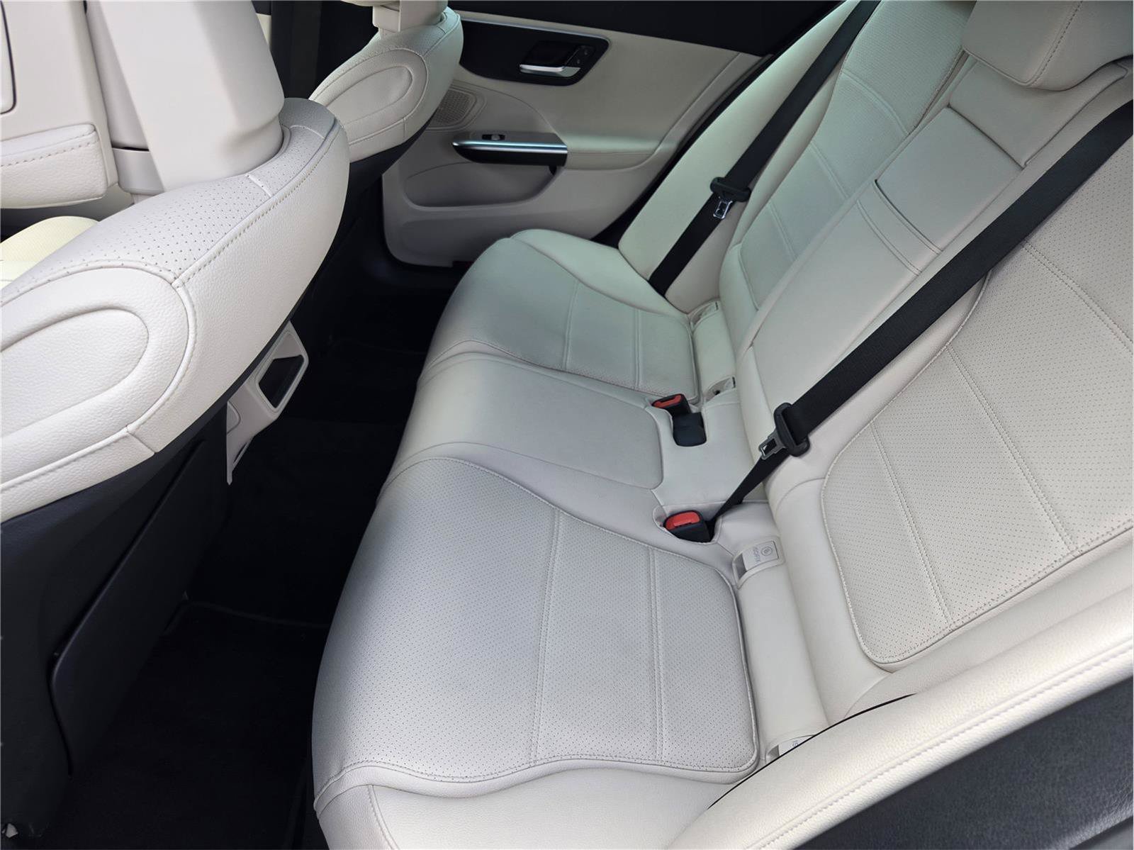 Used 2025 Mercedes-Benz C 300 Sedan image 29