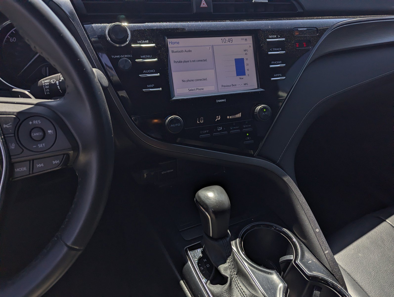 Used 2020 Toyota Camry SE w/ Carpet Mat Package FWD image 10