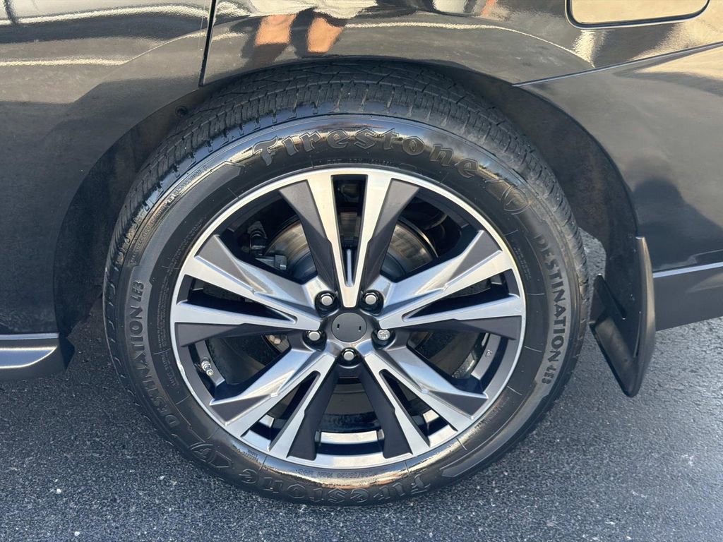 Used 2017 Nissan Pathfinder Platinum image 11