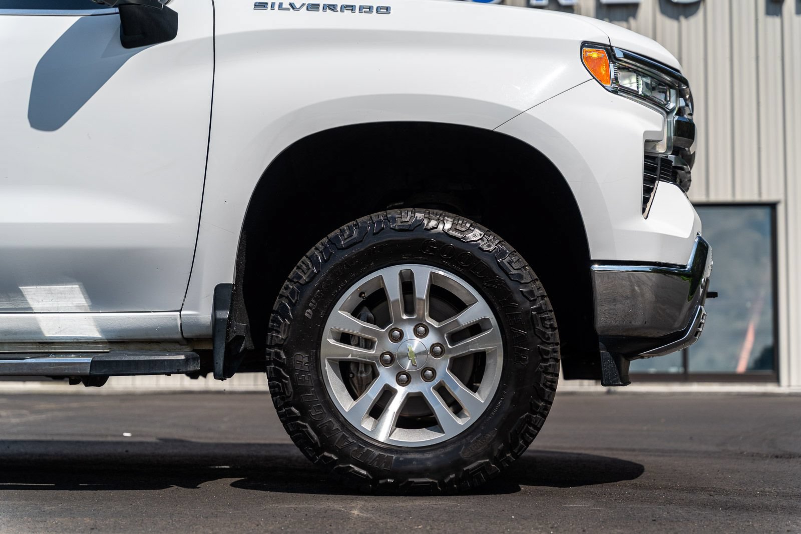 Used 2022 Chevrolet Silverado 1500 LTZ AWD/4WD image 9