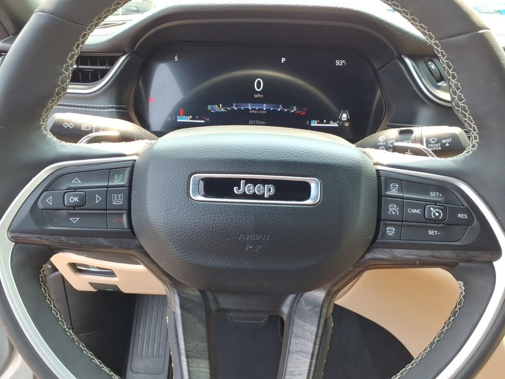 Certified 2025 Jeep Grand Cherokee L Limited w/ Luxury Tech Group II AWD/4WD image 5