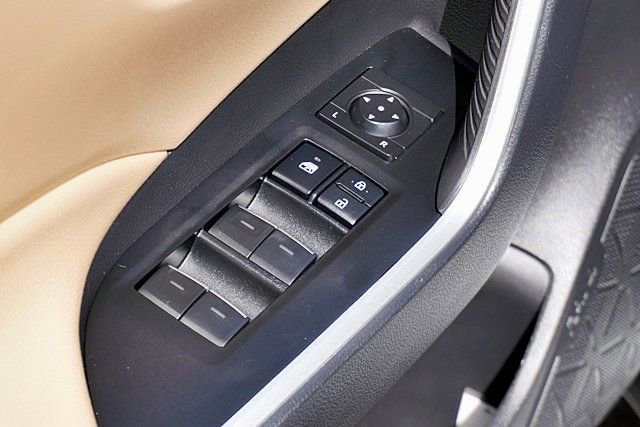 Used 2025 Toyota RAV4 XLE w/ Convenience Package FWD image 24