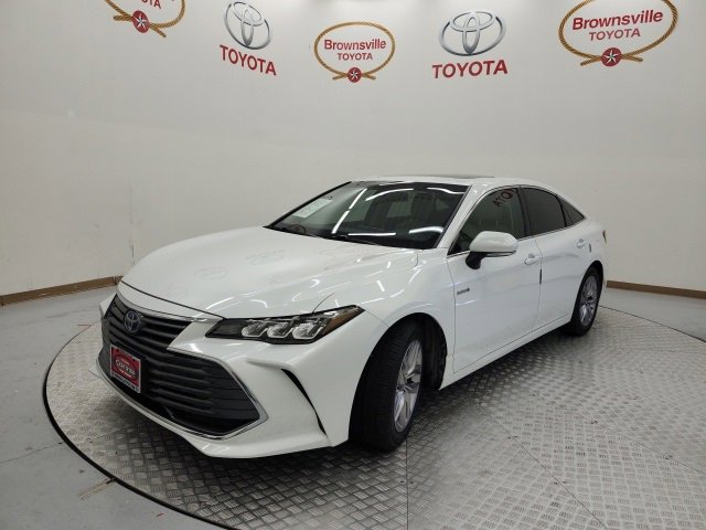 Used 2021 Toyota Avalon XLE w/ Moonroof Package image 2