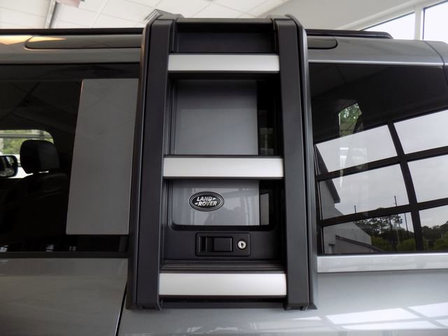 Used 2022 Land Rover Defender 110 X-Dynamic SE AWD/4WD image 28