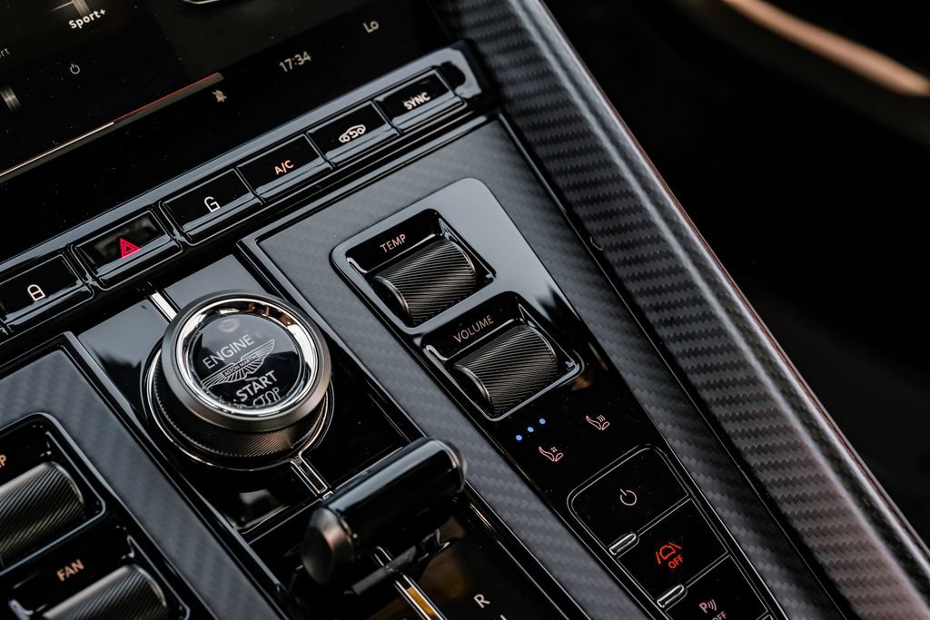 Used 2024 Aston Martin DB12 Coupe RWD image 27