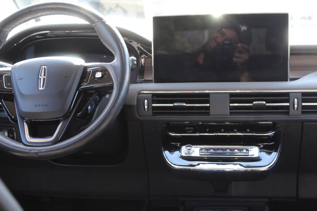 Used 2023 Lincoln Corsair Reserve w/ Equipment Group 202A image 10