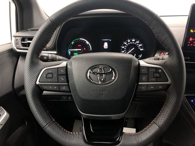 Used 2023 Toyota Sienna XSE FWD image 16
