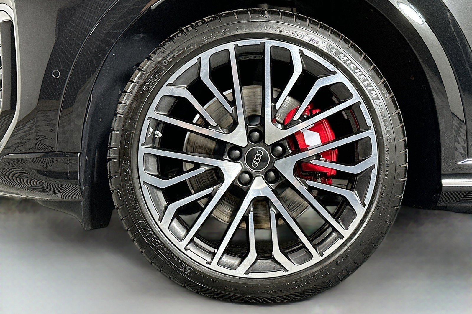 Used 2025 Audi SQ5 Prestige w/ Prestige Package AWD/4WD image 11