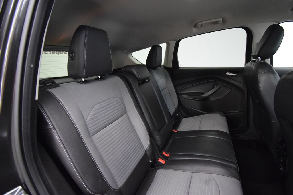 Used 2018 Ford Escape SE w/ SE Sport Appearance Package FWD image 17