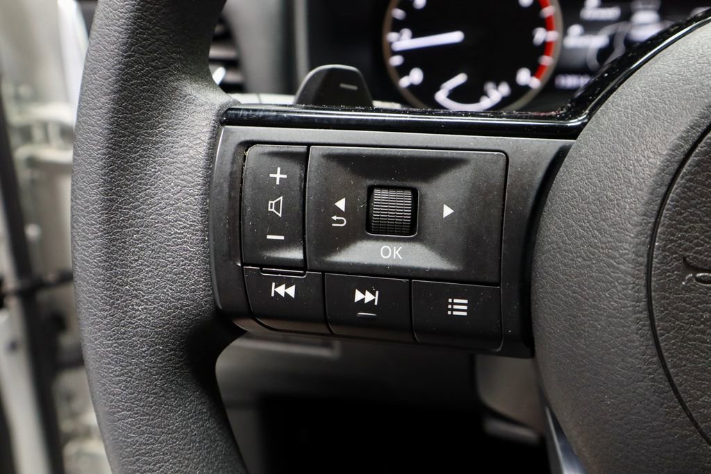 Used 2023 Nissan Rogue SV image 27