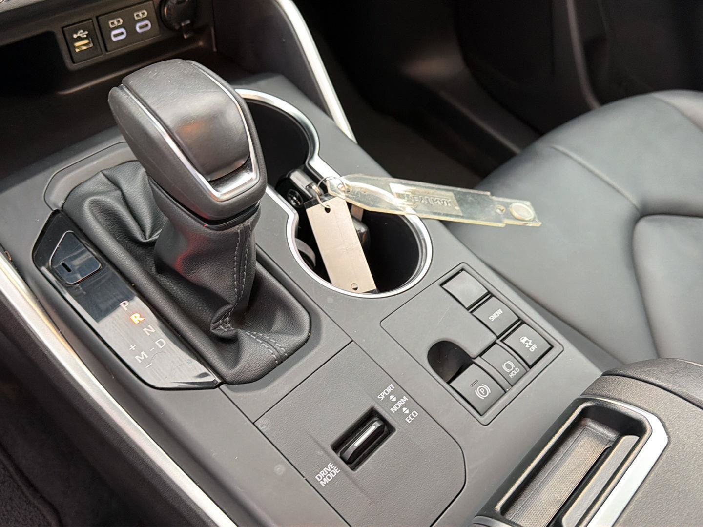 Certified 2025 Toyota Highlander XLE FWD image 29