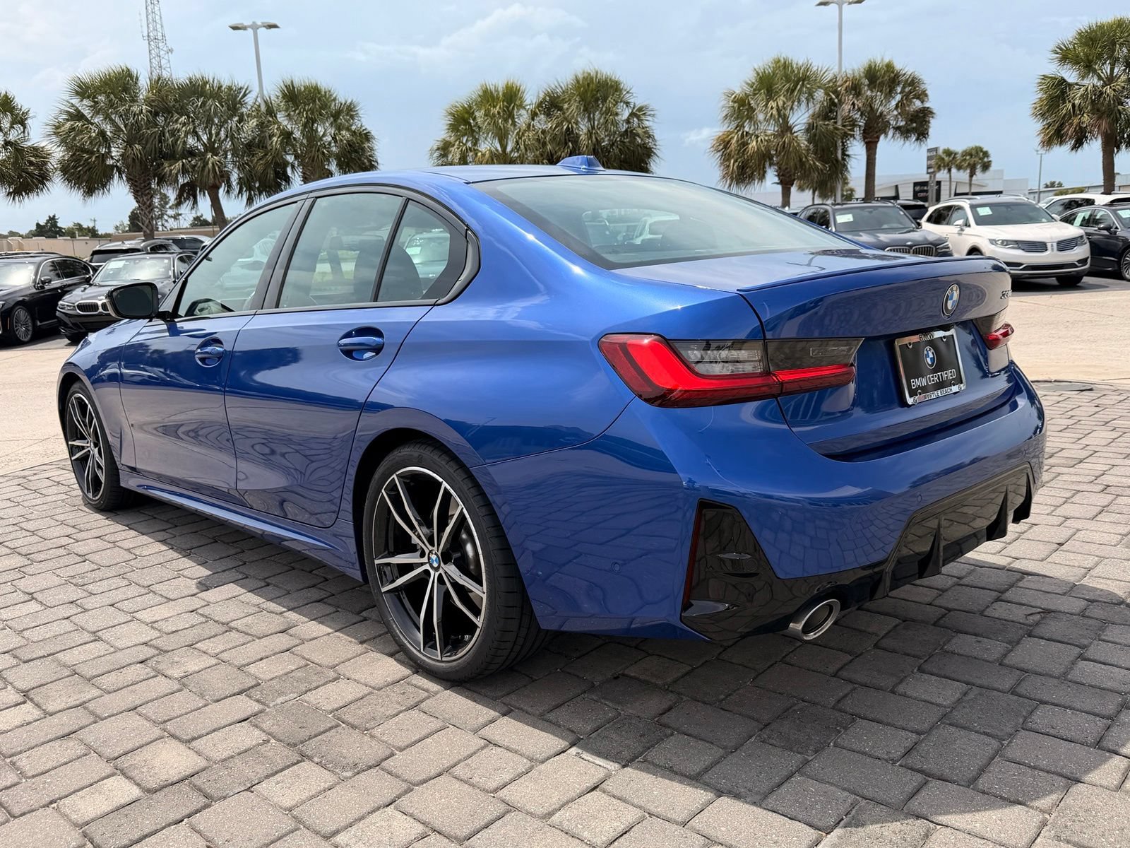 Used 2023 BMW 330i Sedan w/ M Sport Package RWD image 11
