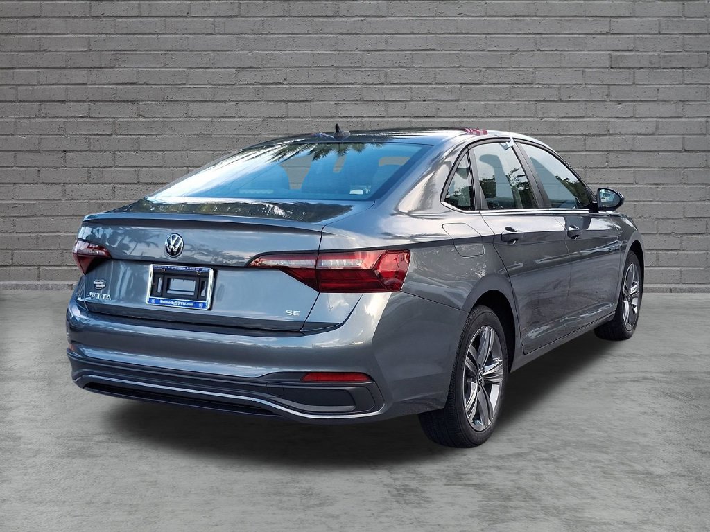 Used 2023 Volkswagen Jetta SE FWD image 12