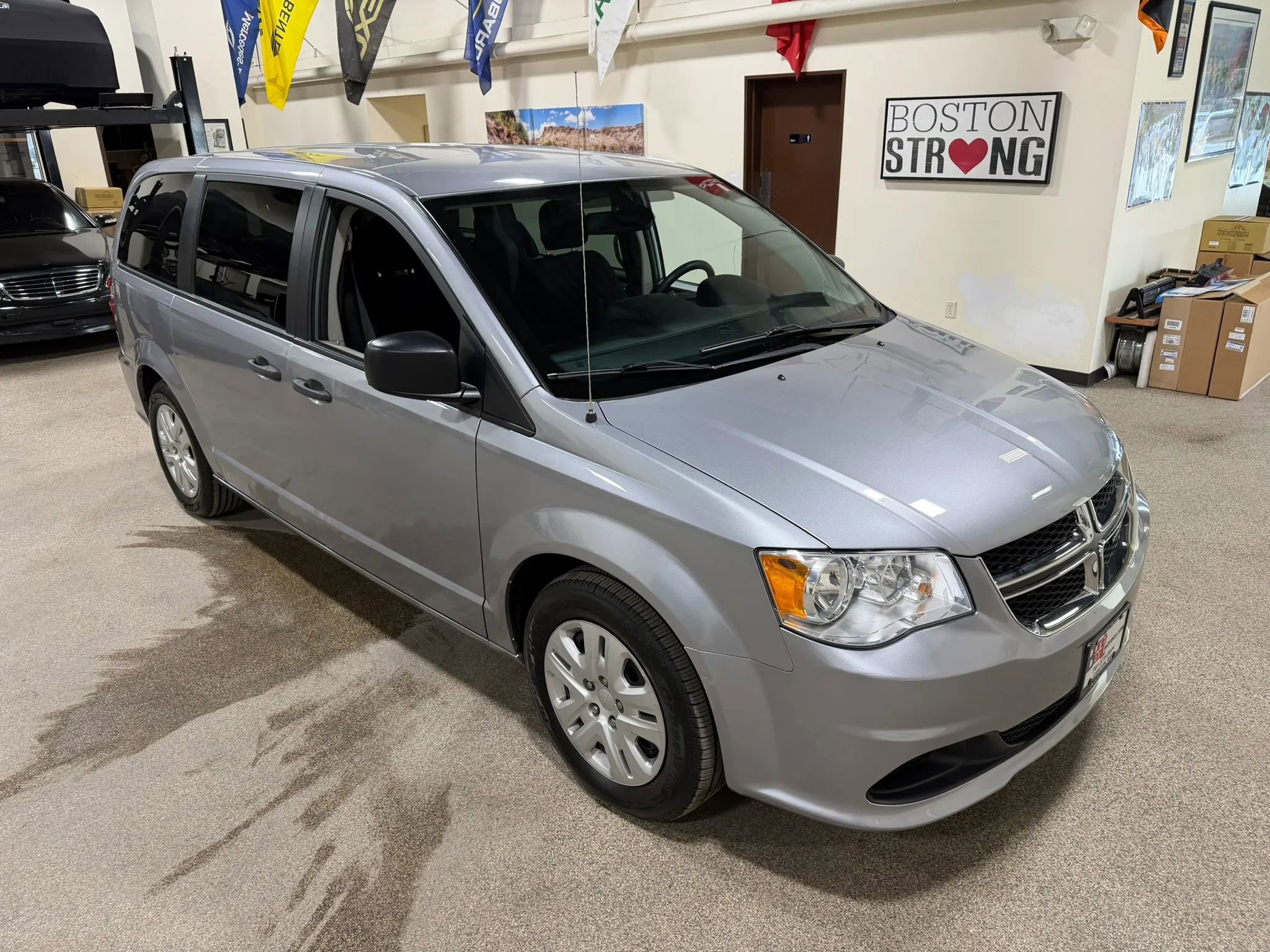 Used 2019 Dodge Grand Caravan SE image 4