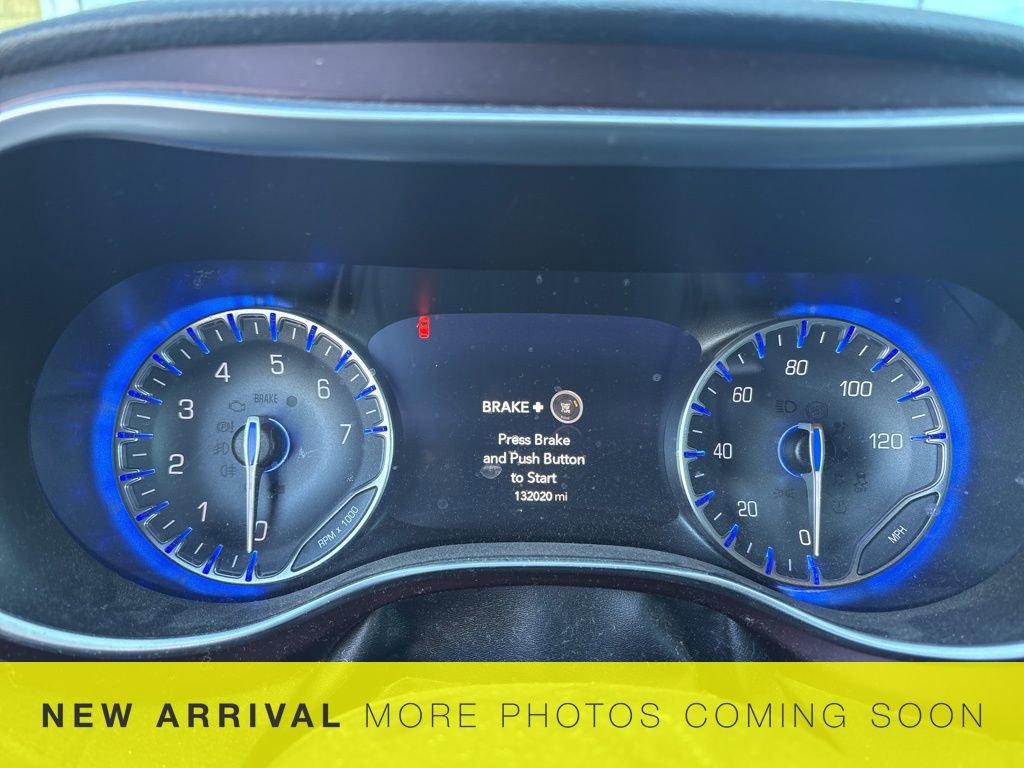 Used 2017 Chrysler Pacifica Limited w/ Advanced Safetytec Group FWD image 12