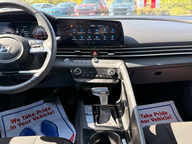 Used 2024 Hyundai Elantra SEL w/ Convenience Package image 25