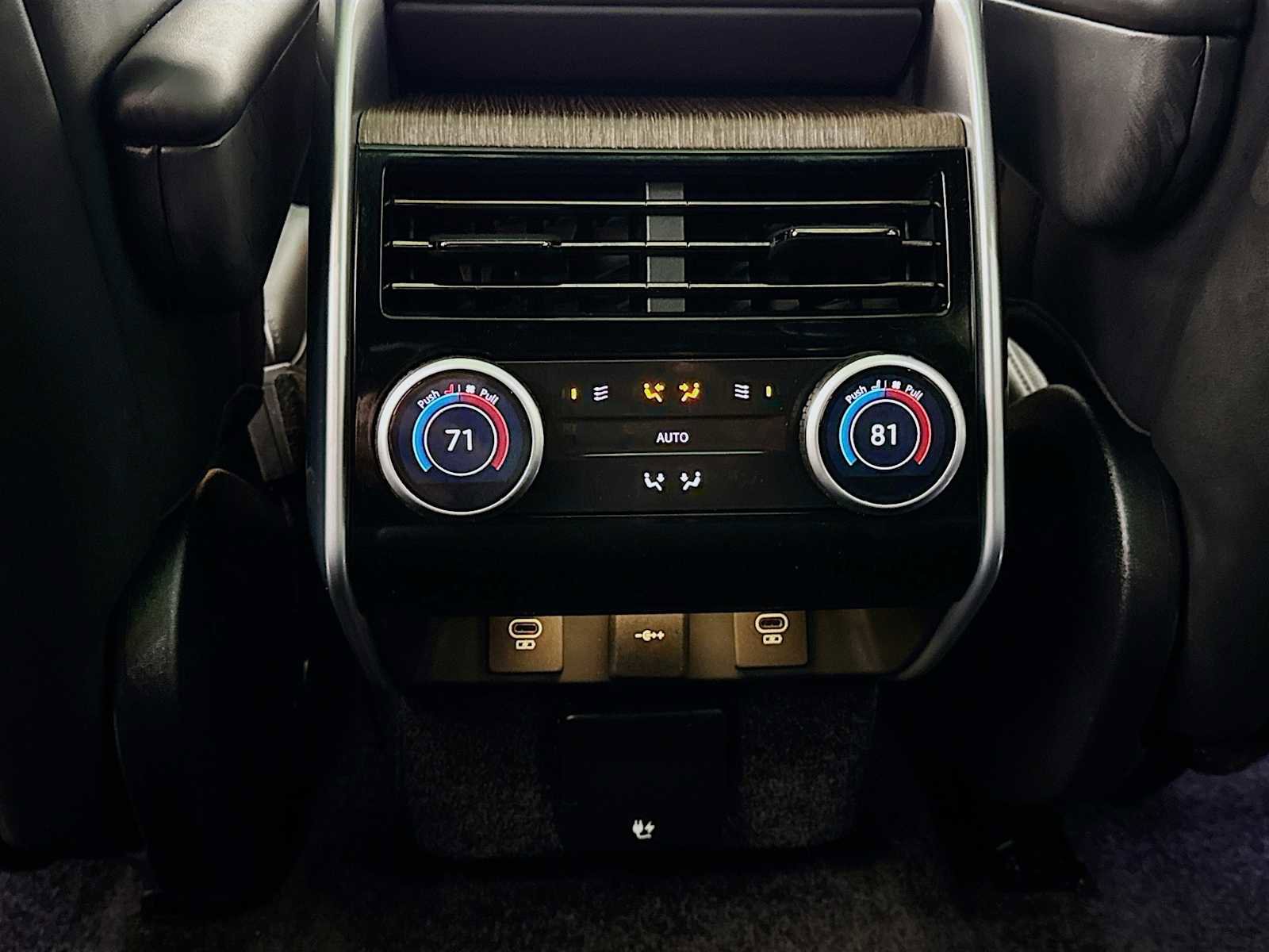 Used 2024 Land Rover Range Rover SE image 25