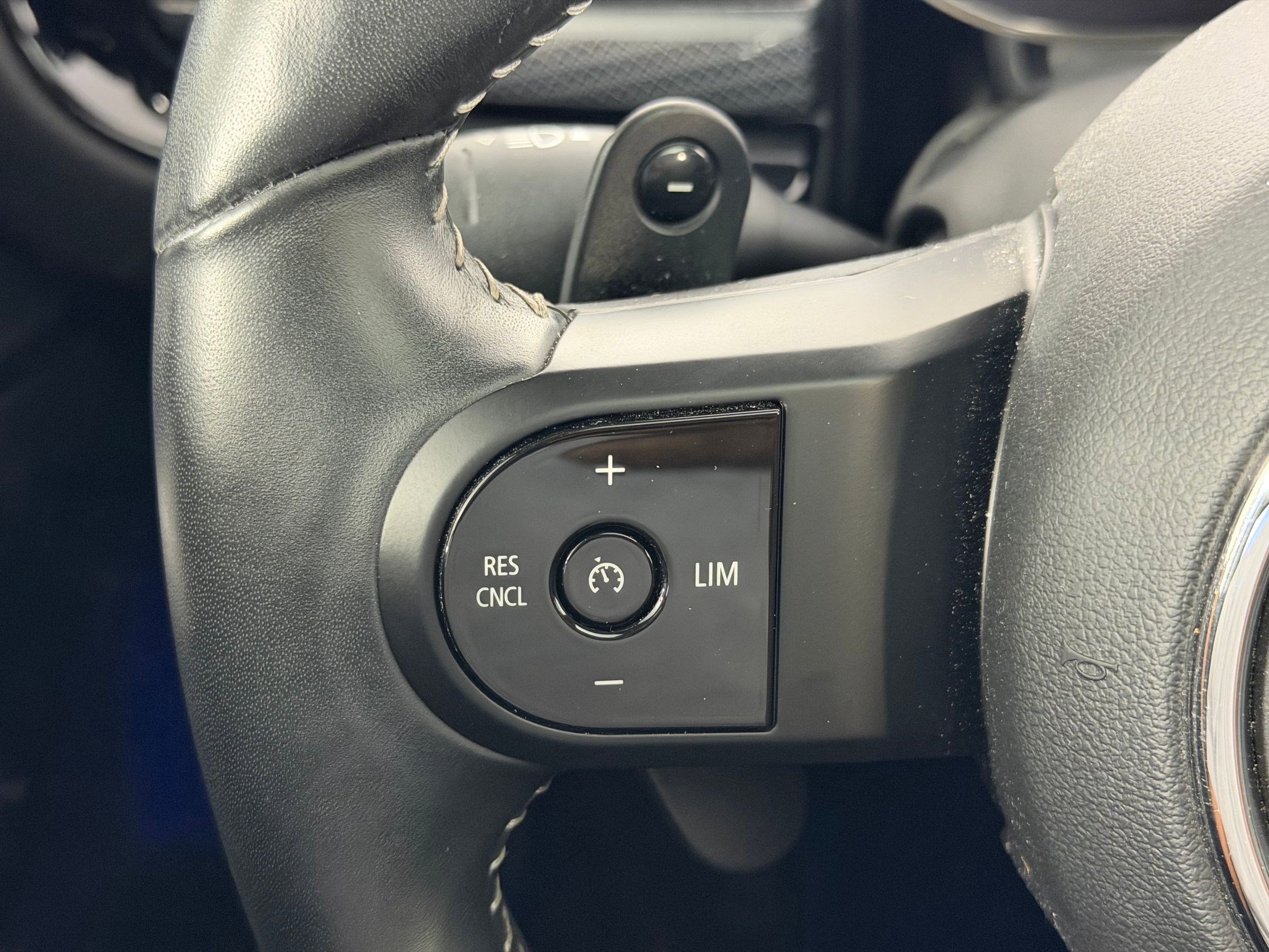 Used 2022 MINI Cooper Clubman S w/ Premium Package image 15