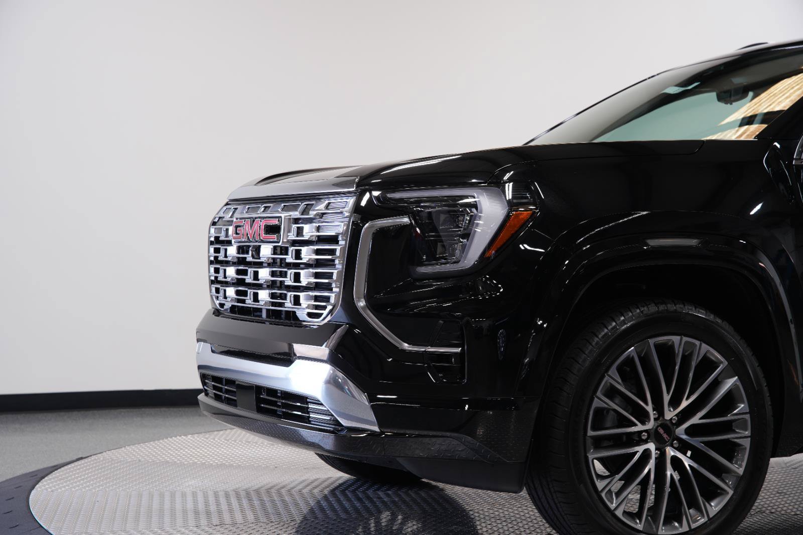 New 2026 GMC Terrain Denali w/ LPO, Floor Liner Package AWD/4WD image 4