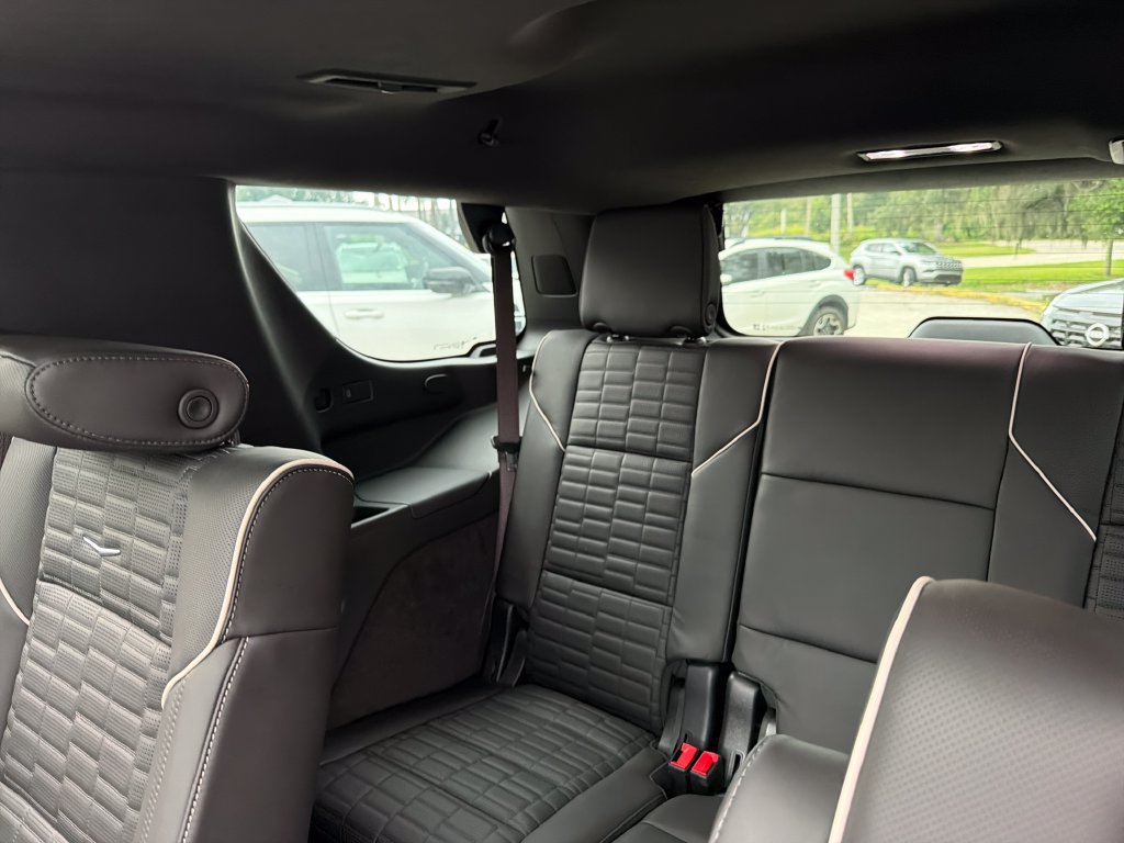 Used 2026 Cadillac Escalade Platinum Sport w/ LPO, ONYX Package AWD/4WD image 31