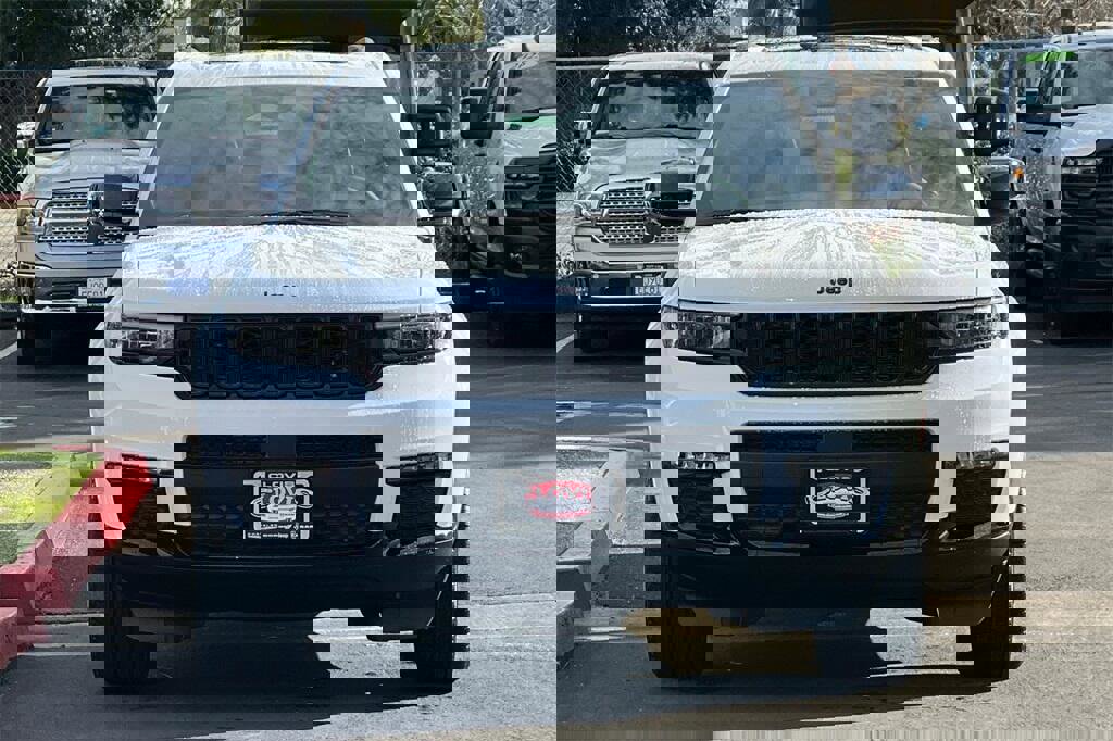 New 2025 Jeep Grand Cherokee L Limited image 9