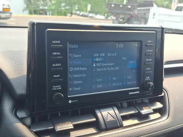 Used 2021 Toyota RAV4 LE AWD/4WD image 16
