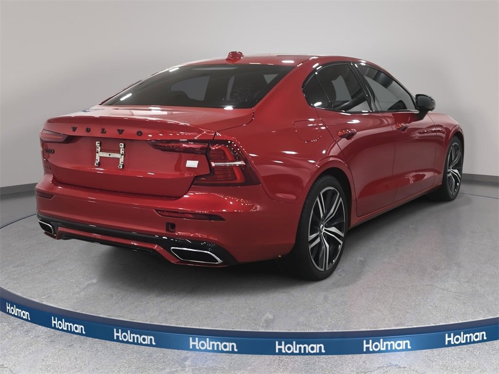 Used 2022 Volvo S60 T8 R-Design image 6