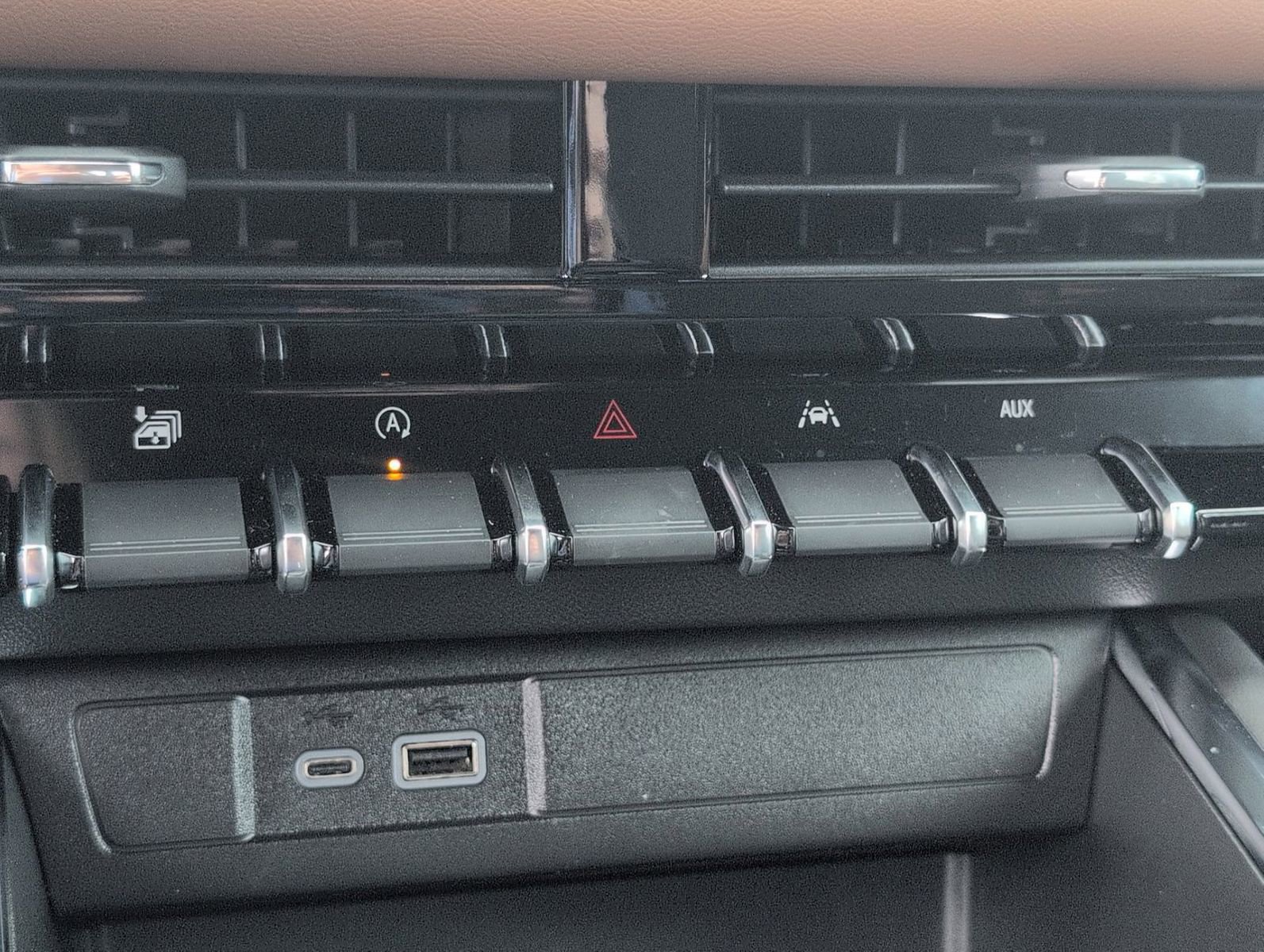 New 2025 GMC Canyon AT4 w/ Off-Road Front Bumper Package image 20