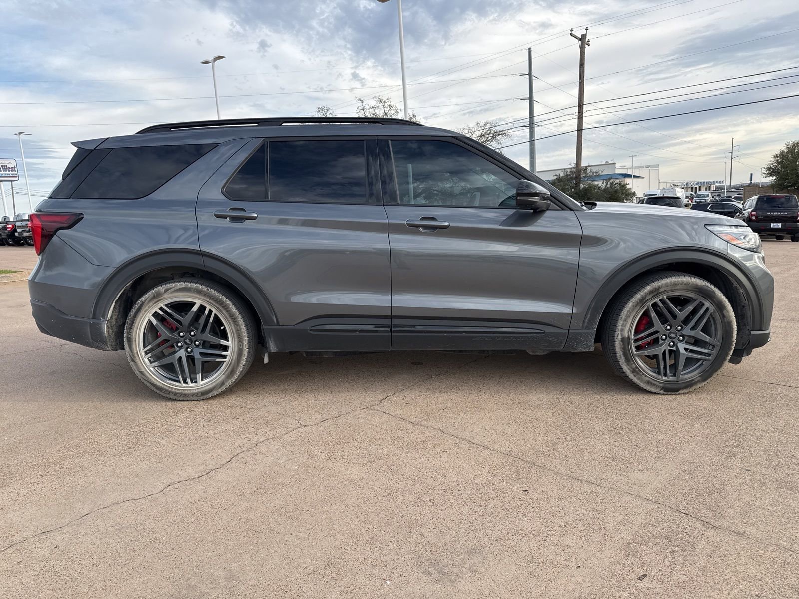 Used 2025 Ford Explorer ST image 8