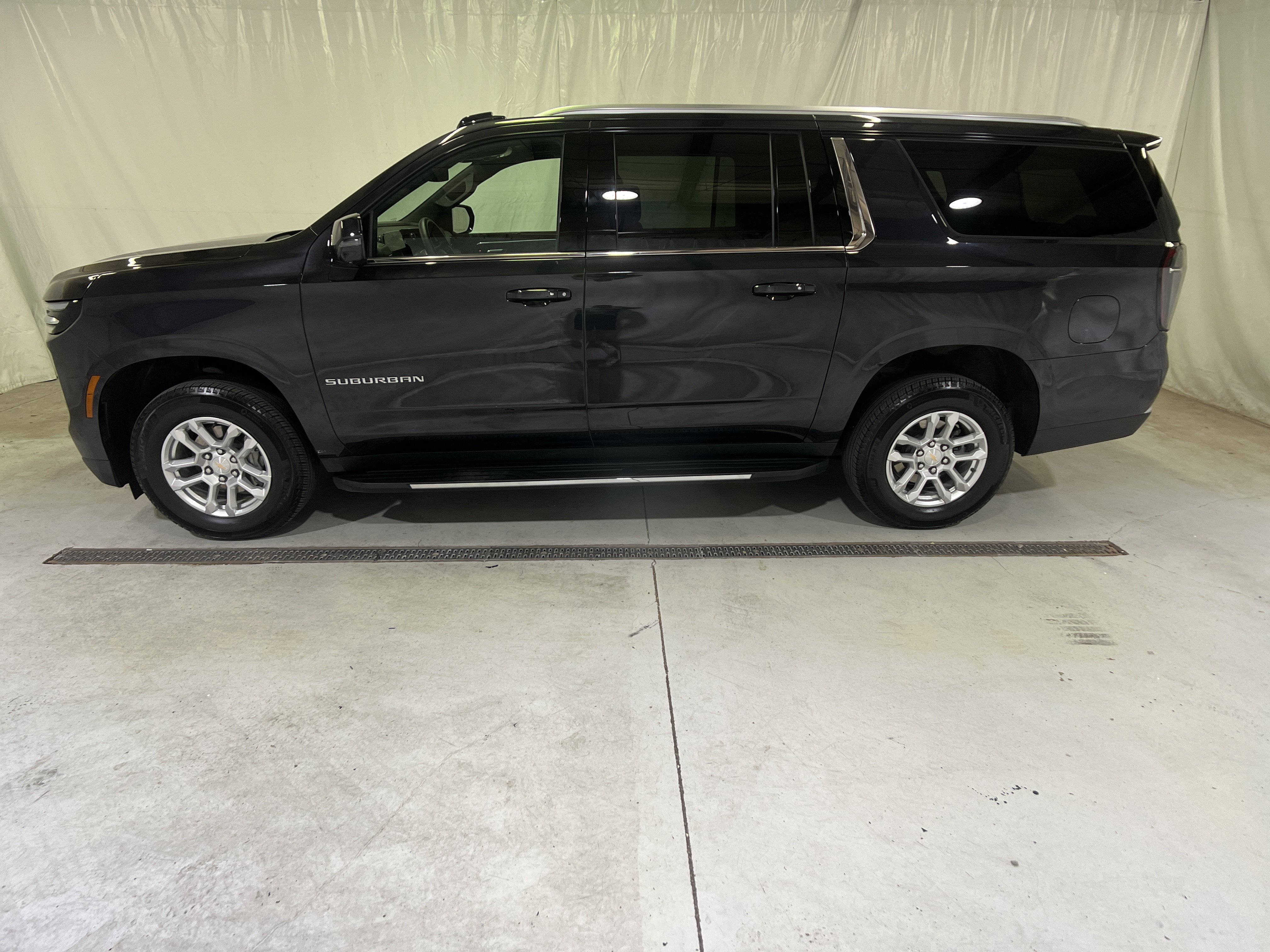 Certified 2026 Chevrolet Suburban LT w/ Comfort Package AWD/4WD image 7
