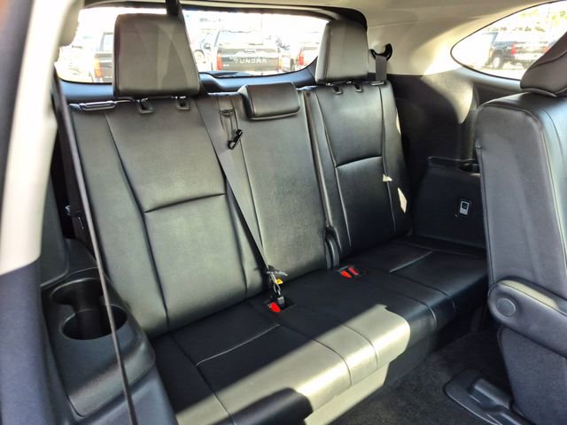 Used 2025 Toyota Highlander XLE FWD image 21