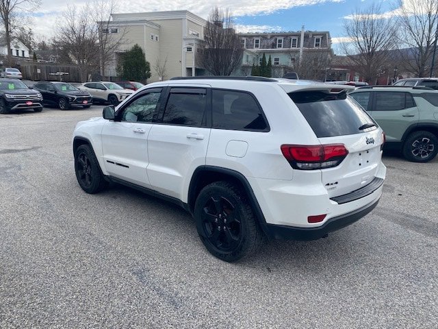 Used 2019 Jeep Grand Cherokee Laredo AWD/4WD image 6