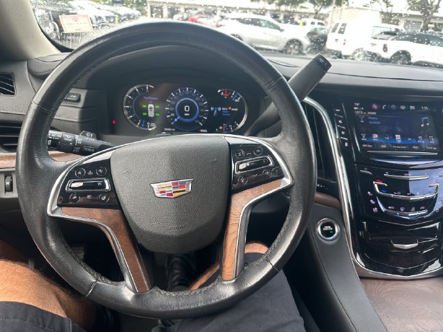 Used 2020 Cadillac Escalade Luxury RWD image 13