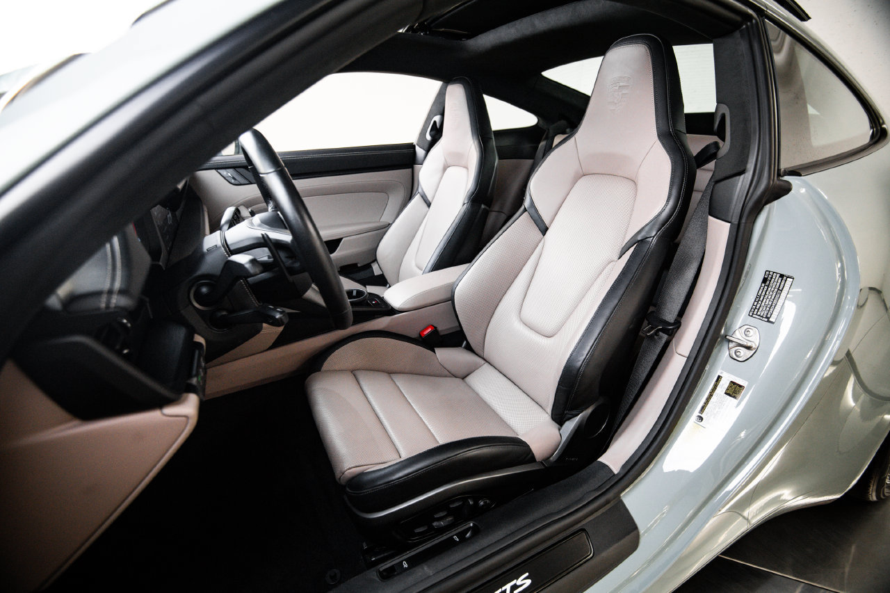 Certified 2025 Porsche 911 Carrera GTS RWD image 5