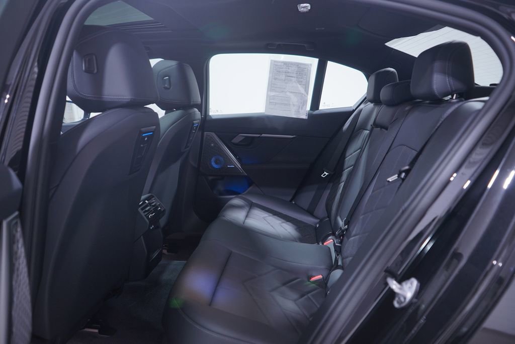 Used 2025 BMW i5 M60 w/ Premium Package image 9