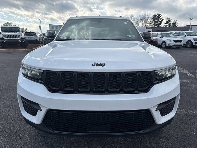 Used 2023 Jeep Grand Cherokee Altitude image 11