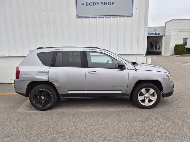 Used 2016 Jeep Compass Sport w/ Power Value Group FWD image 4